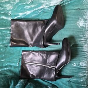 Tahari black heeled fold-over leather boots!
